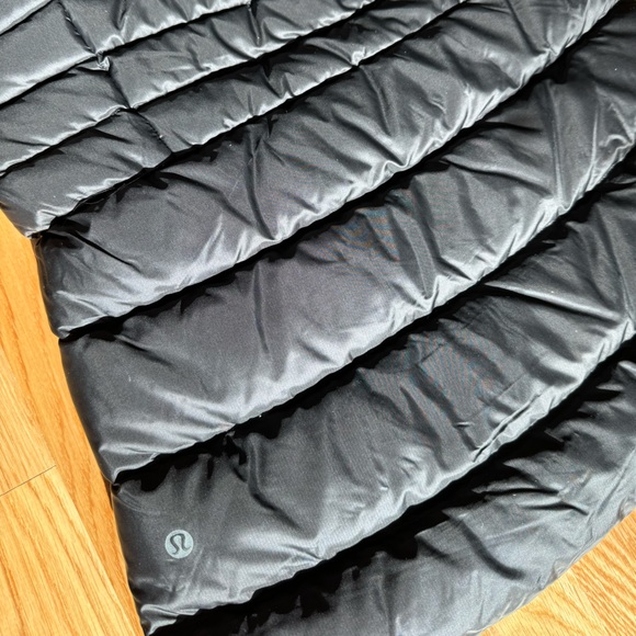 Lululemon brave the cold vest black size 6 - Picture 5 of 5